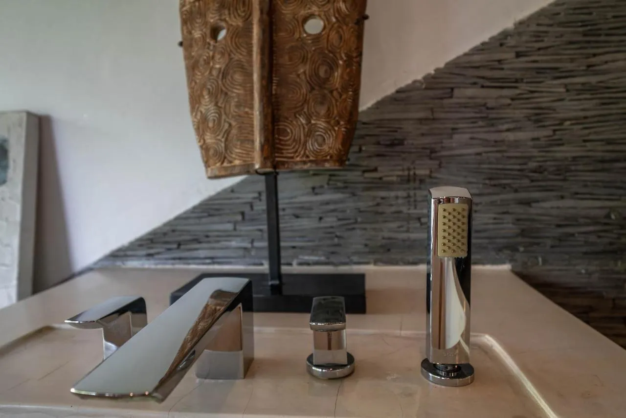 Villa Teman - Luxury 4Br Villa In Central Seminyak - Huge Pool