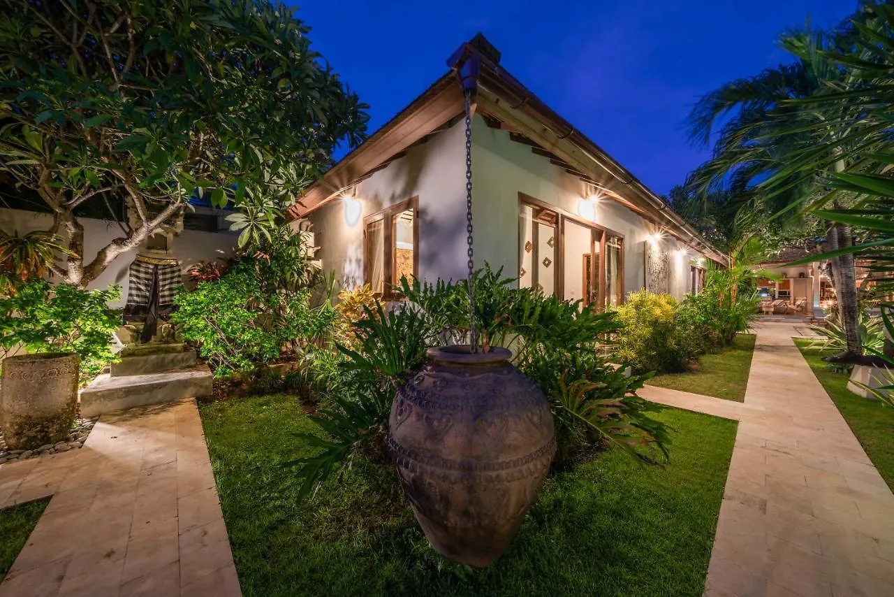 Villa Teman - Luxury 4Br Villa In Central Seminyak - Huge Pool