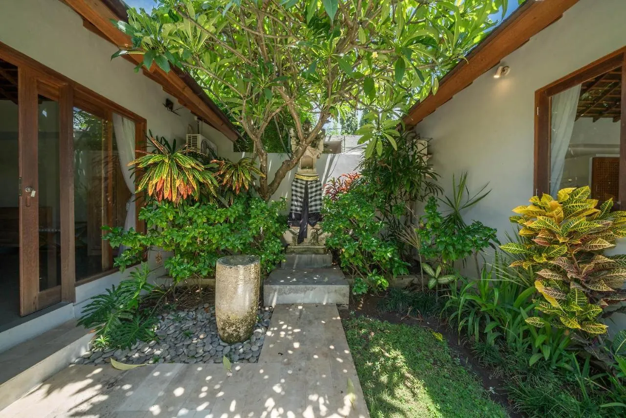 Villa Teman - Luxury 4Br Villa In Central Seminyak - Huge Pool