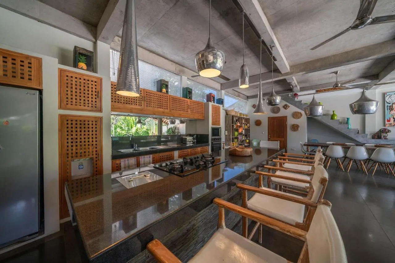 Villa Teman - Luxury 4Br Villa In Central Seminyak - Huge Pool