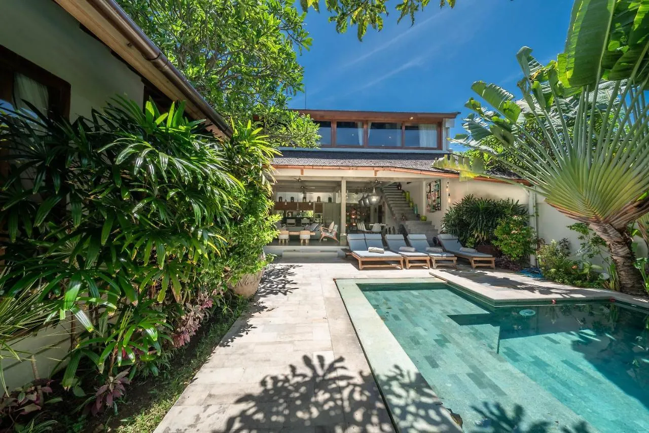 Villa Teman - Luxury 4Br Villa In Central Seminyak - Huge Pool