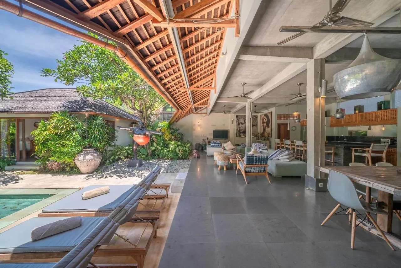 Villa Teman - Luxury 4Br Villa In Central Seminyak - Huge Pool