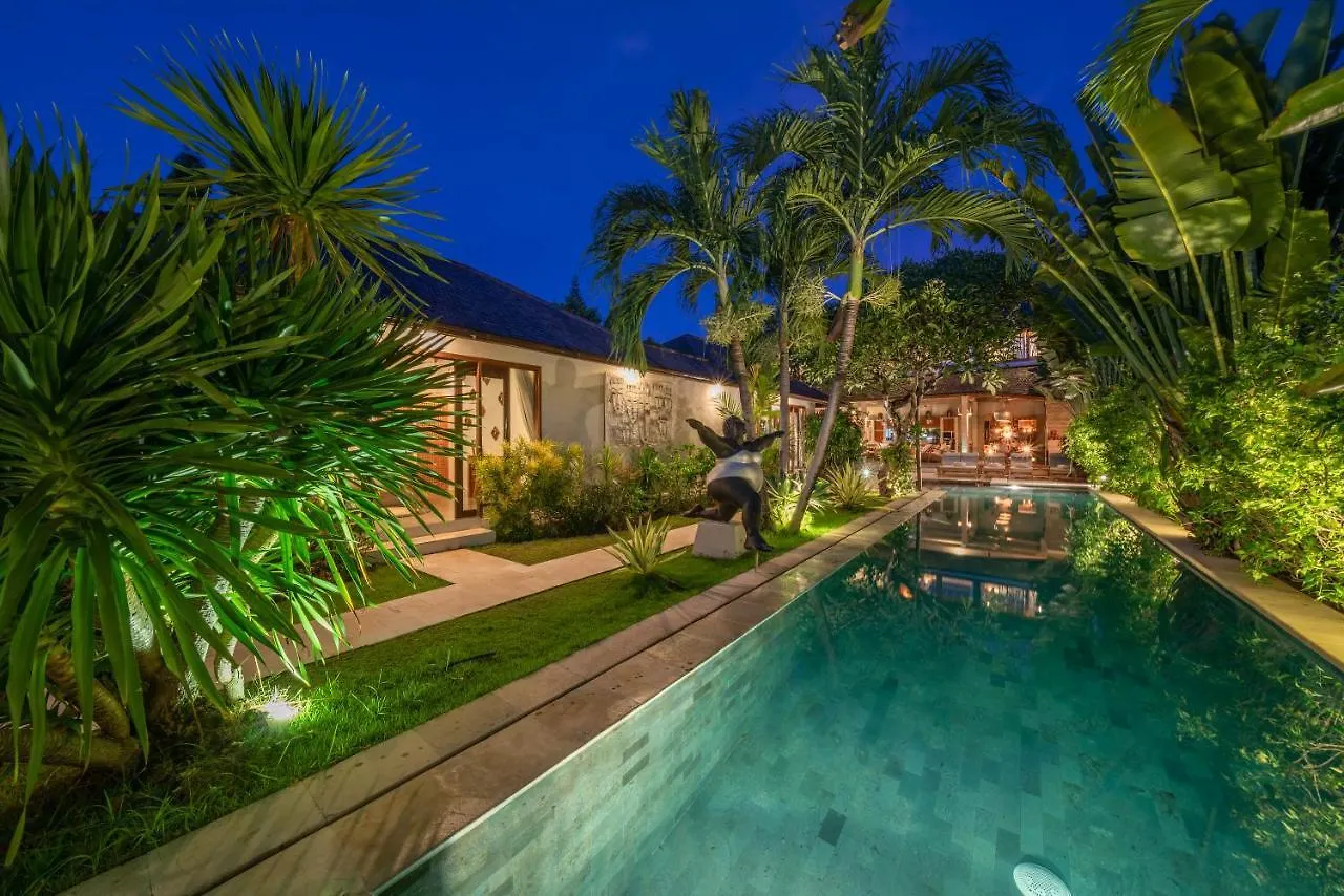Villa Teman - Luxury 4Br Villa In Central Seminyak - Huge Pool