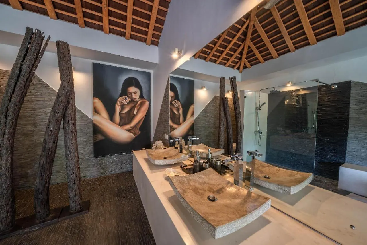 Villa Teman - Luxury 4Br Villa In Central Seminyak - Huge Pool