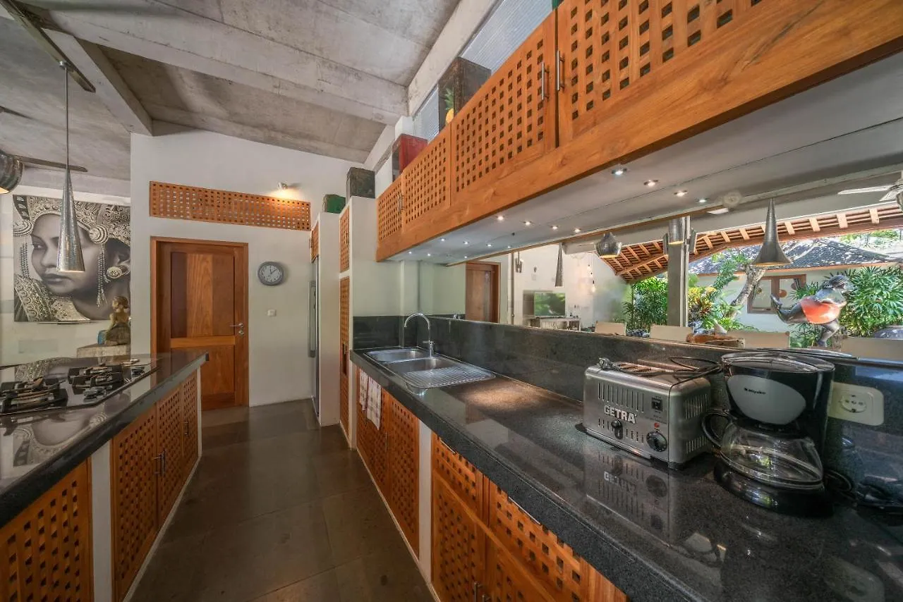 Villa Teman - Luxury 4Br Villa In Central Seminyak - Huge Pool 0*,