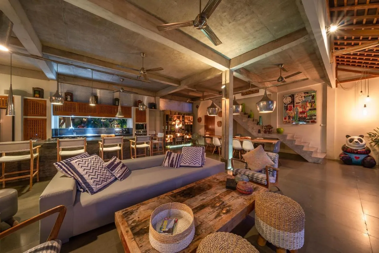 Villa Teman - Luxury 4Br Villa In Central Seminyak - Huge Pool